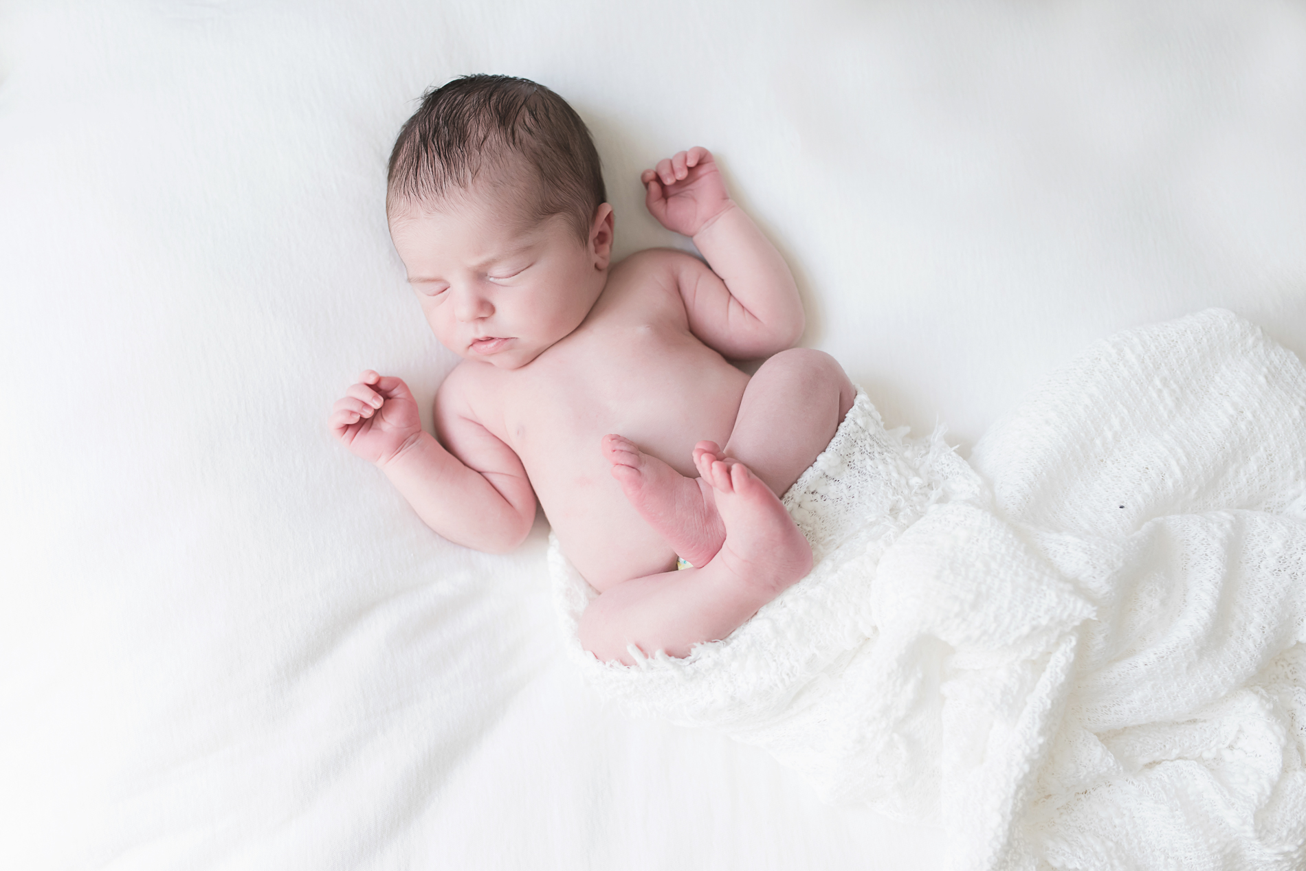 Simple Studio Newborn Session by Anna Wisjo Photography