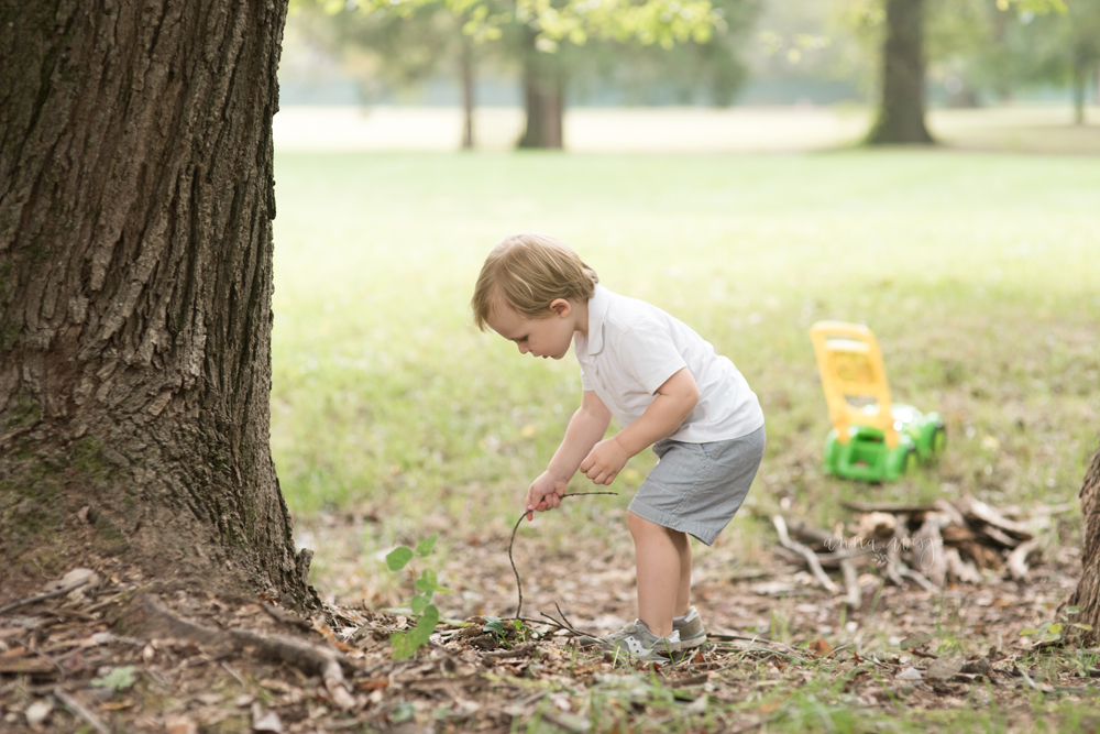 Boy and his lawnmower | Anna Wisjo Photography