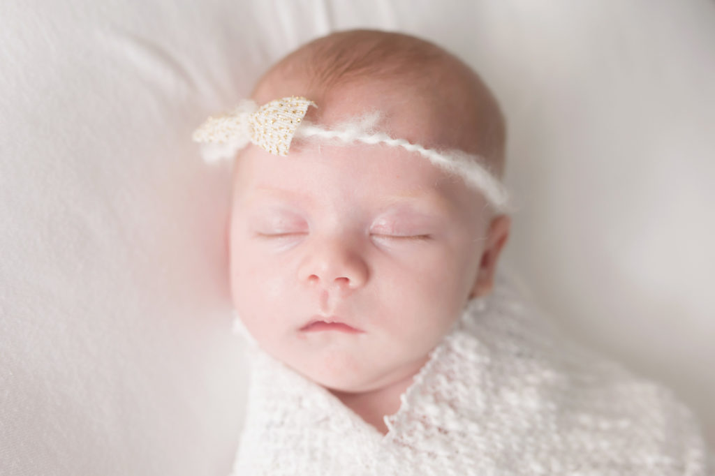 Skylar Delicate Newborn session by Anna Wisjo Photography