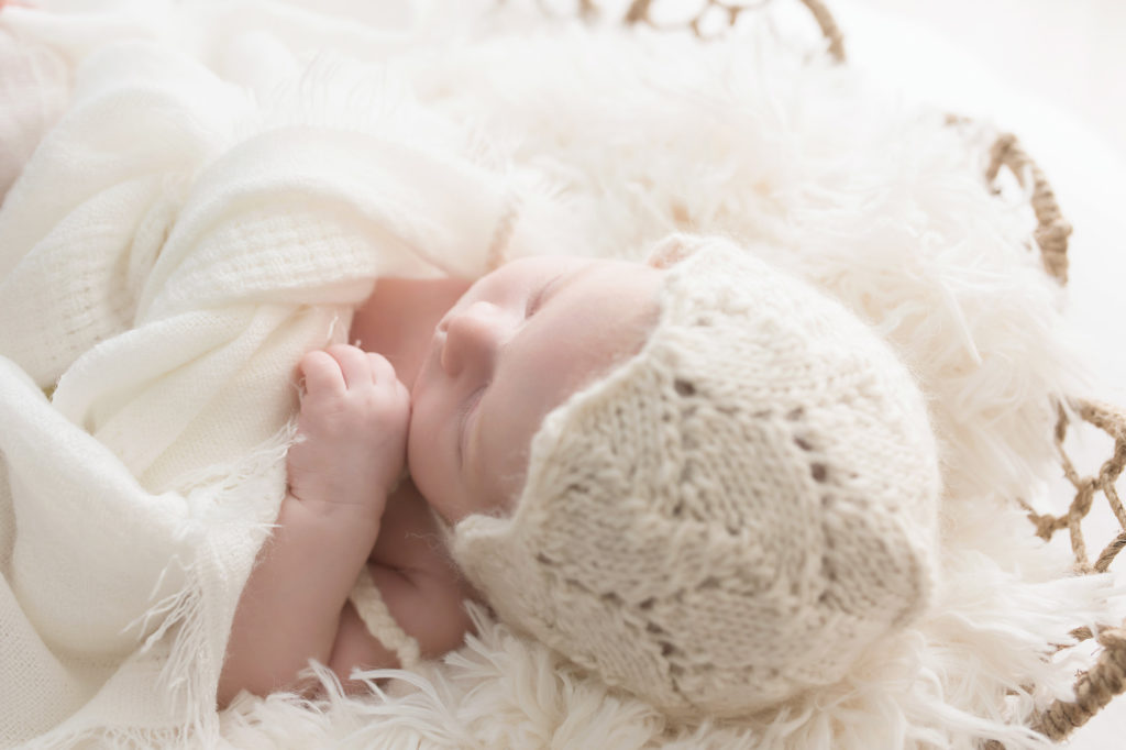 Skylar Delicate Newborn session by Anna Wisjo Photography