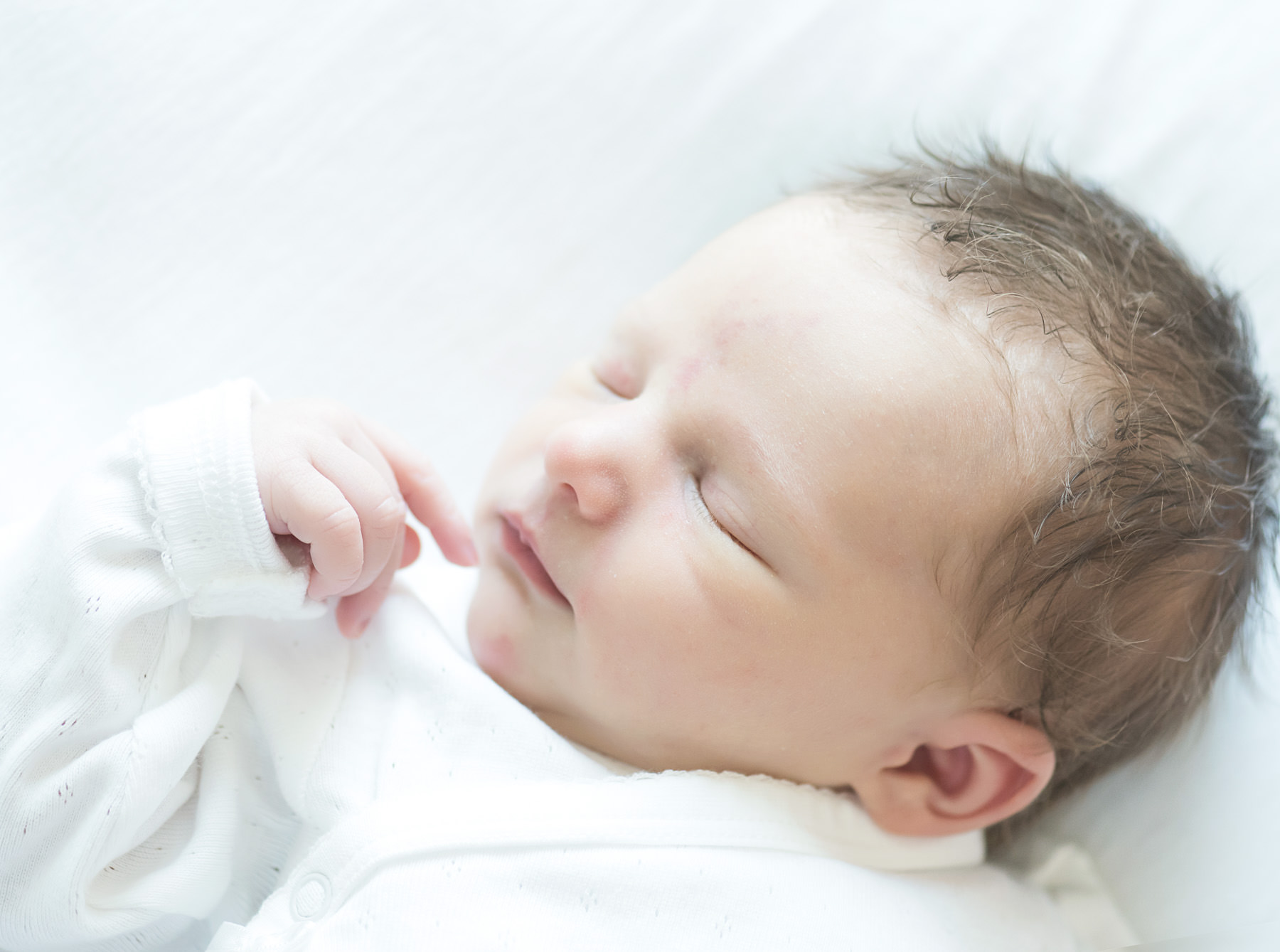 Newborn in-home session by Anna Wisjo Photography