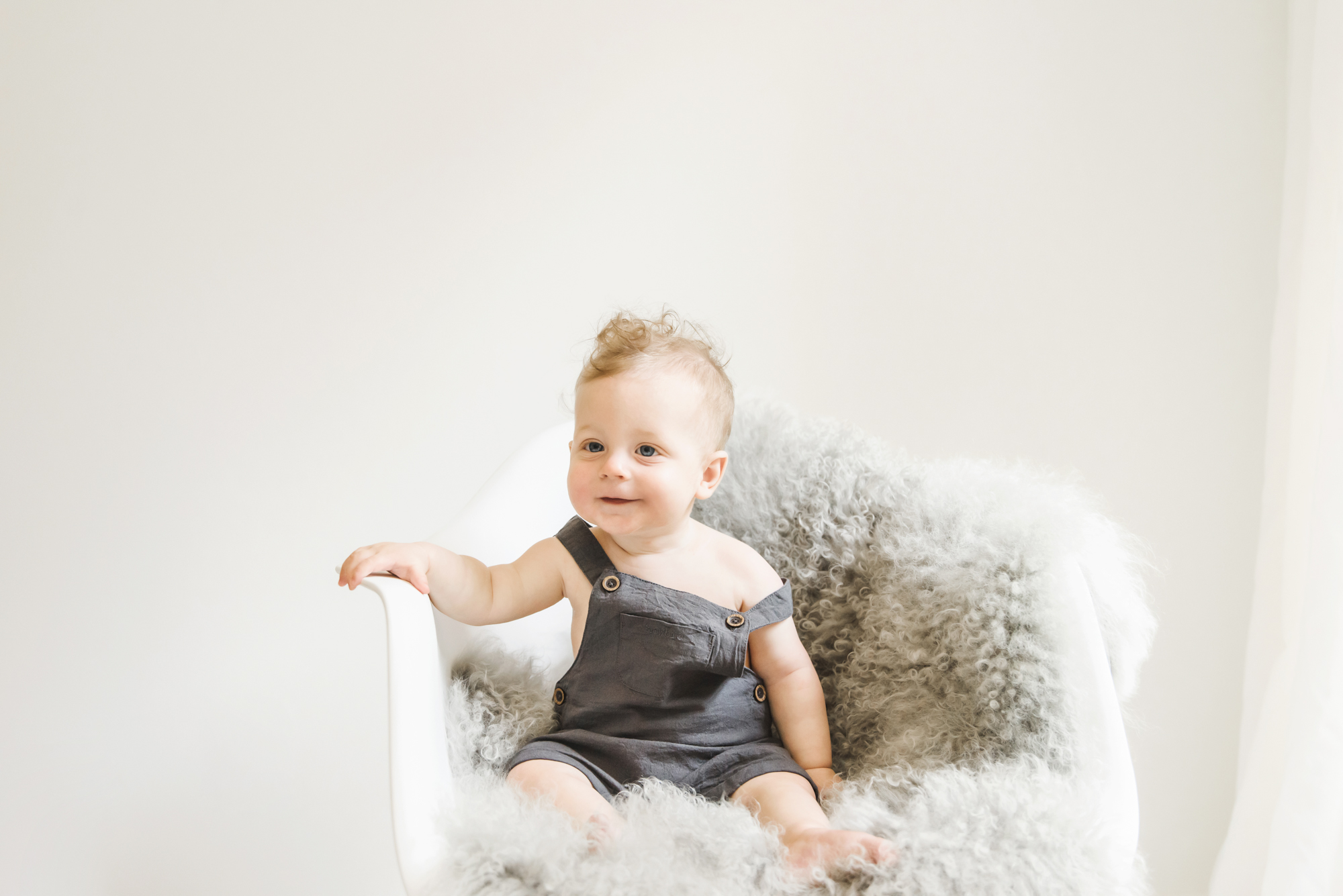 6 month sitter session in studio | Anna Wisjo Photography