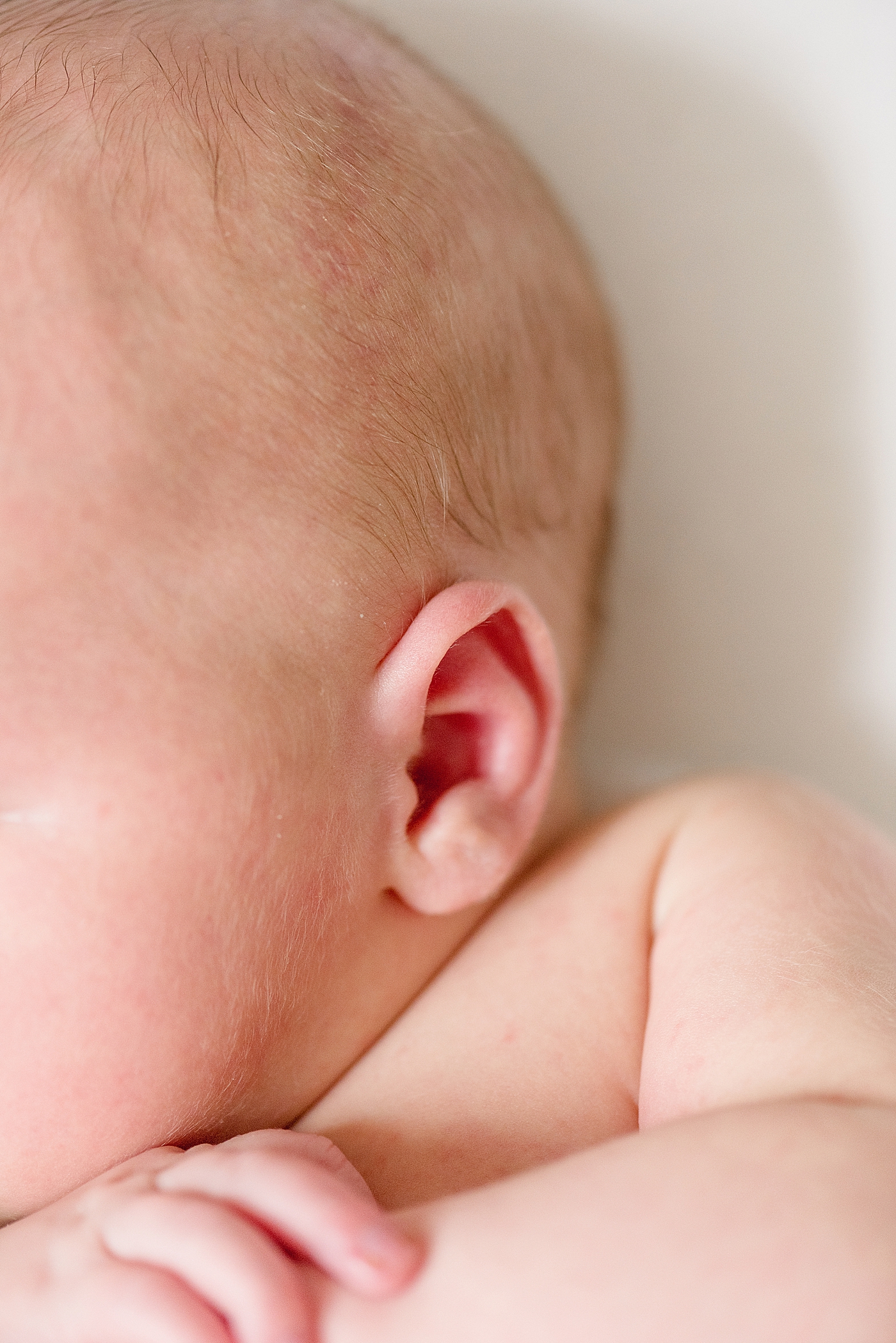 Newborn baby details of tiny ear | Photo by Anna Wisjo Photography