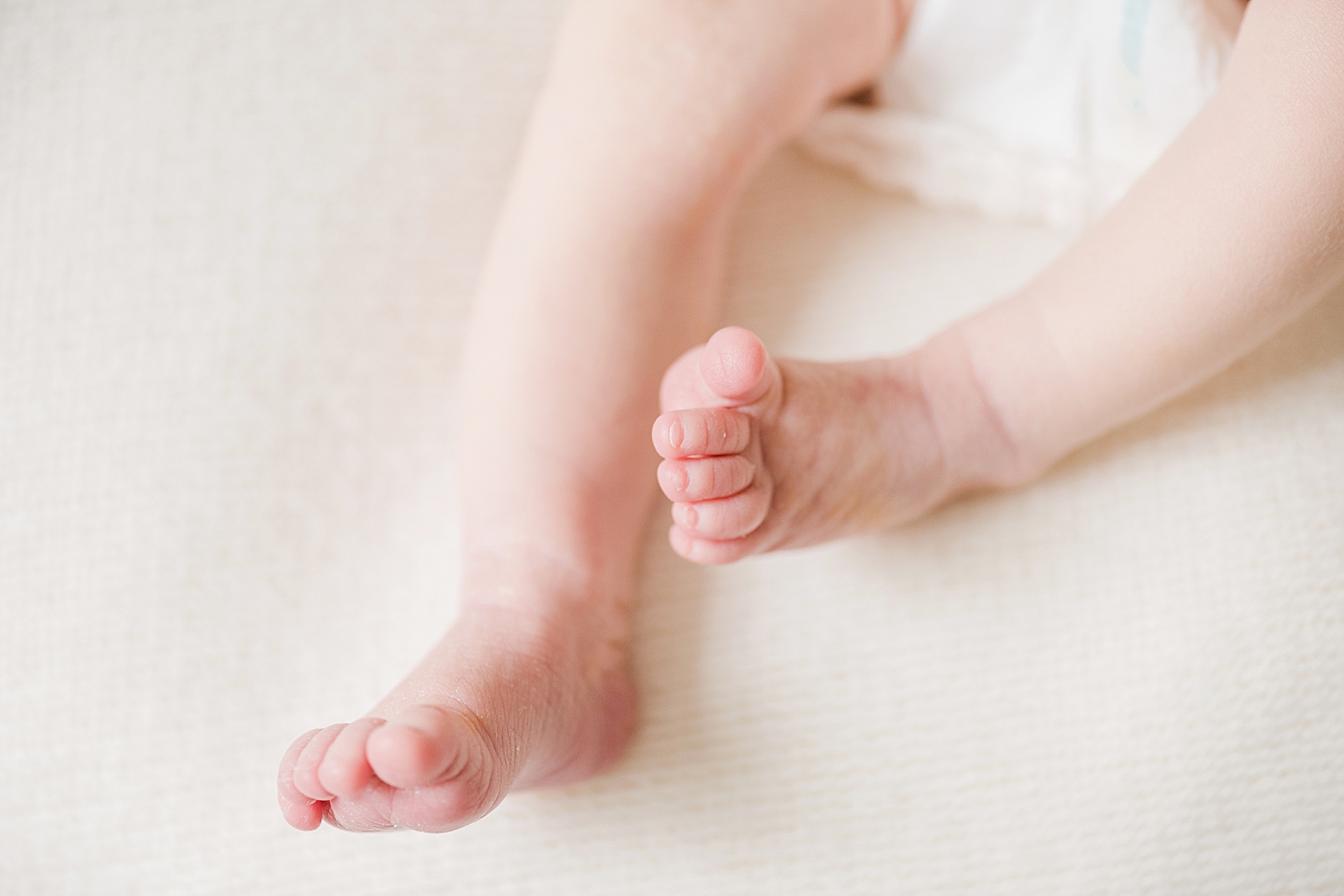 Newborn baby toes | Photo by Anna Wisjo Photography