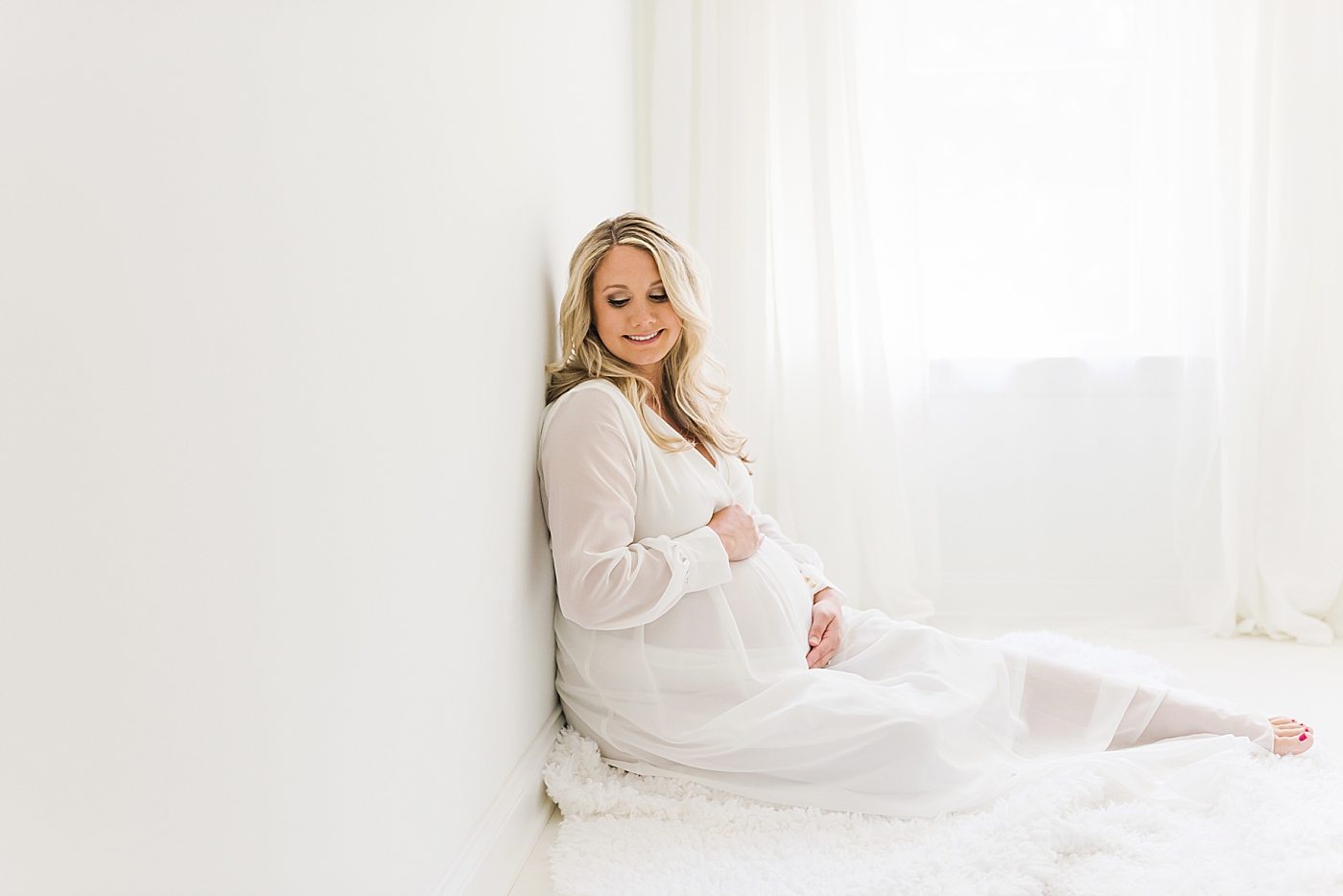 Mother to be in sheer white dress | Photo by Anna Wisjo Photography