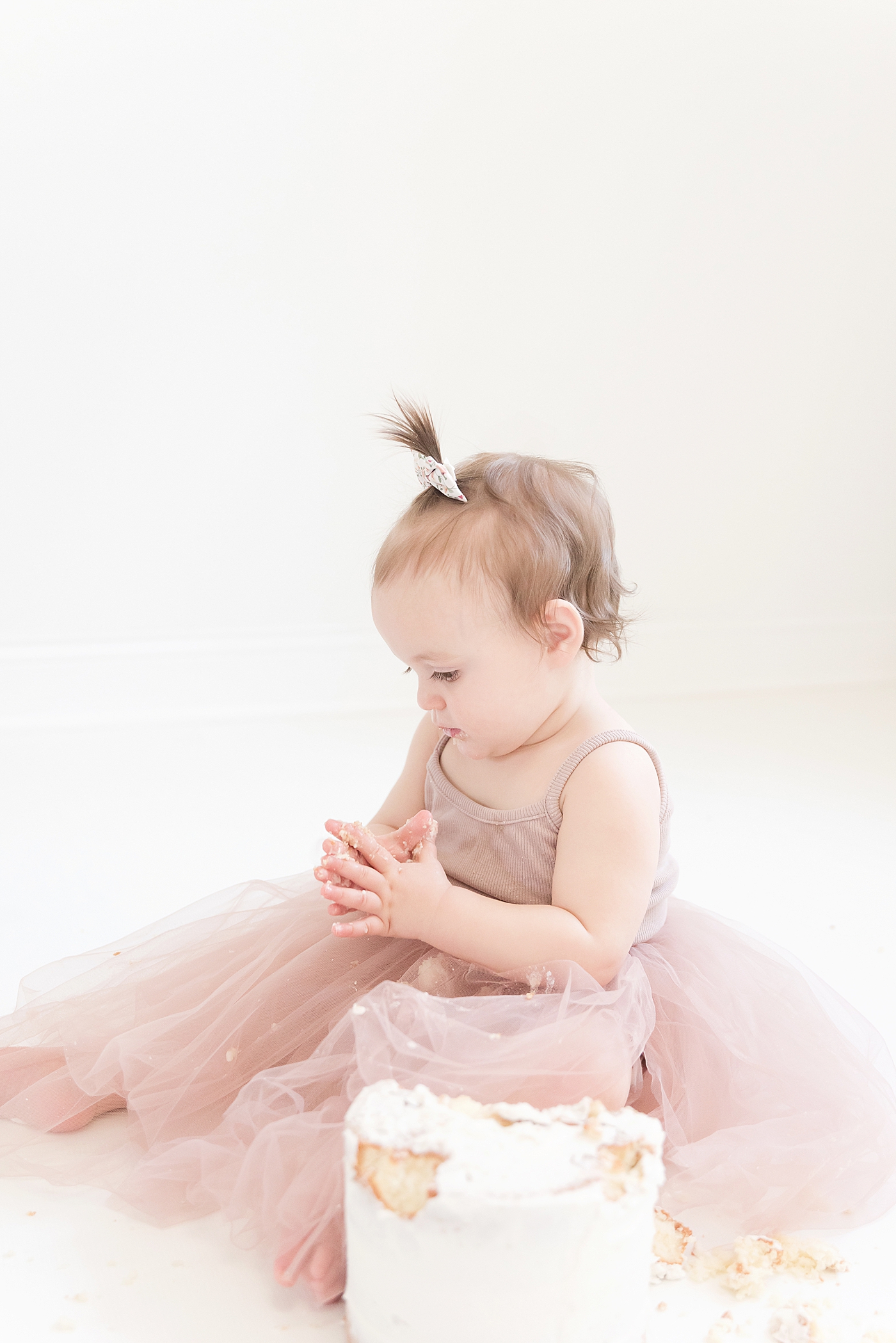 Baby girl in pink with smash cake | Photo by Huntersville Baby Photographer Anna Wisjo 
