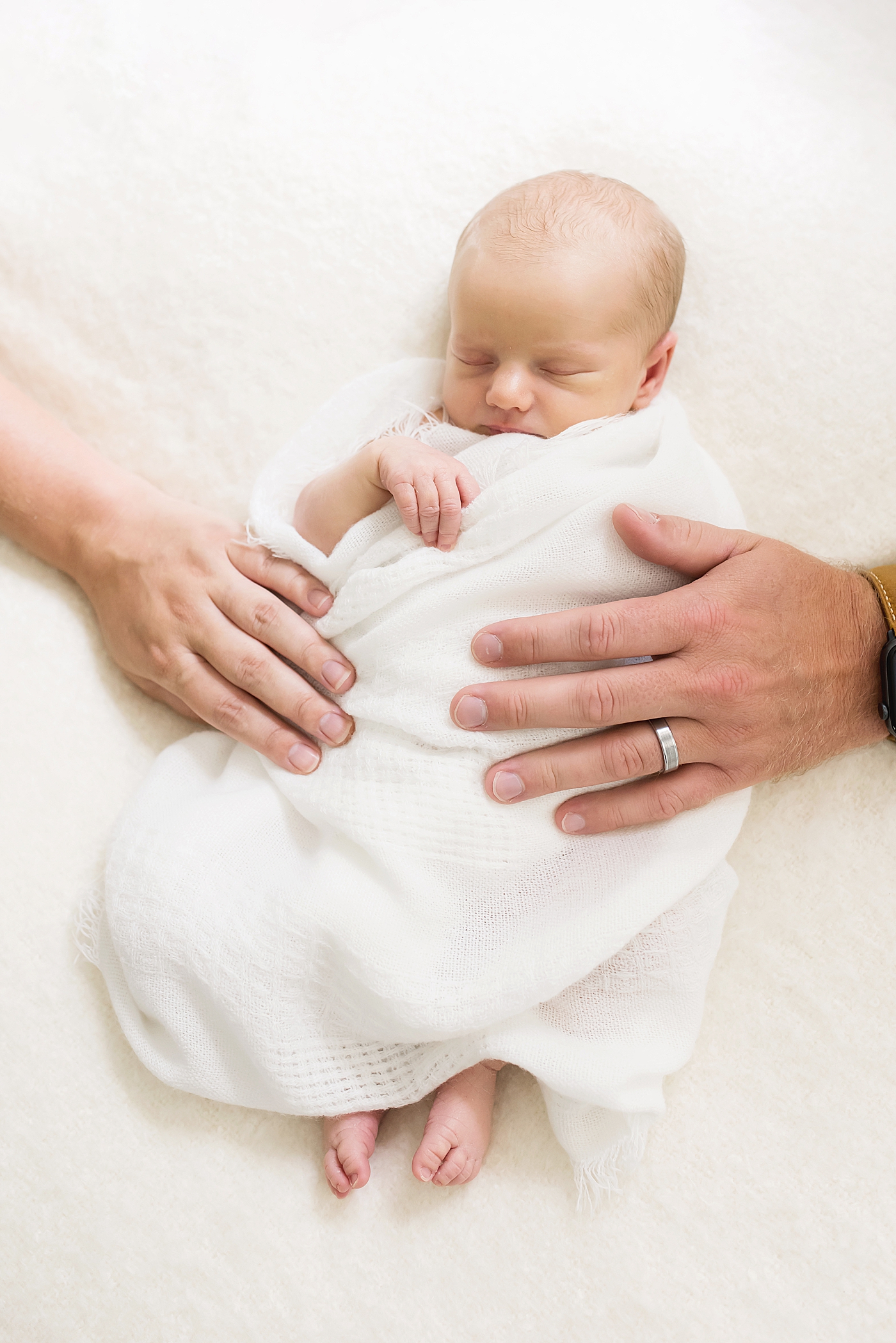 Mom and dad holding newborn baby girl | Photo by Anna Wisjo Photography