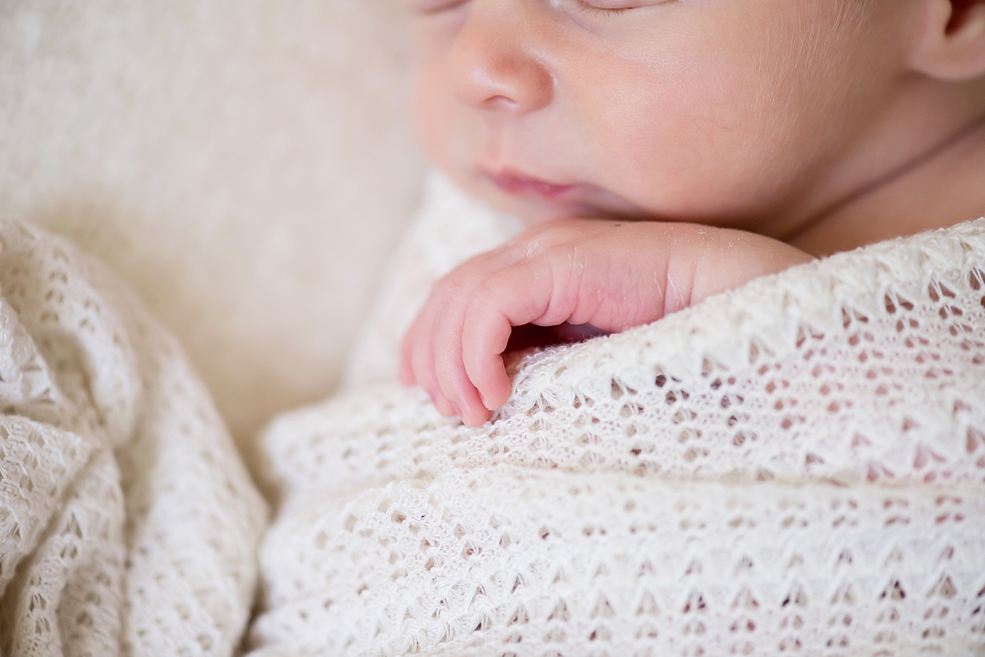 Detail of newborn baby's hand | Photo by Charlotte NC Newborn Photographer Anna Wisjo