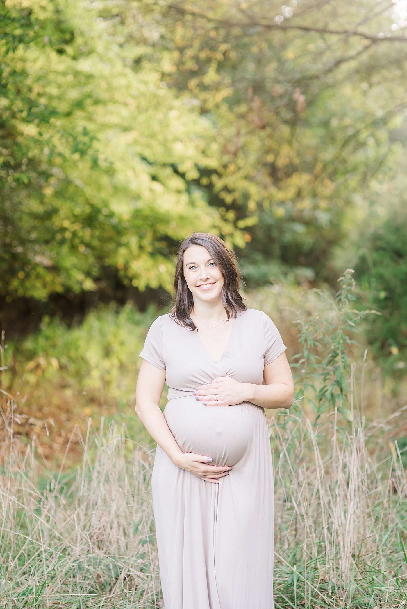 Mom to be smiling | Photo by Davidson Maternity Photographer Anna Wisjo