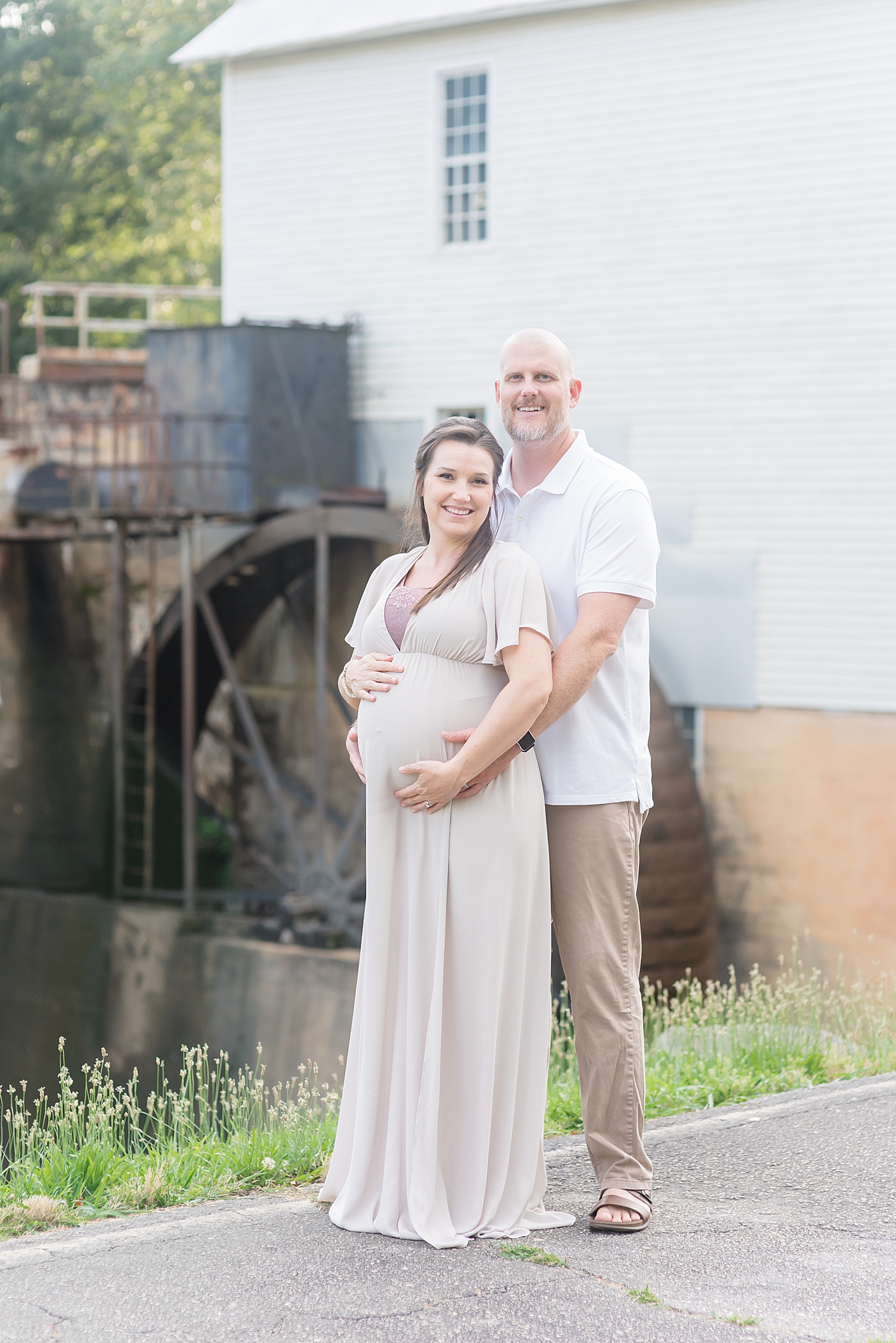 Mother and father to be cradling moms belly | Photo by Anna Wisjo Photography