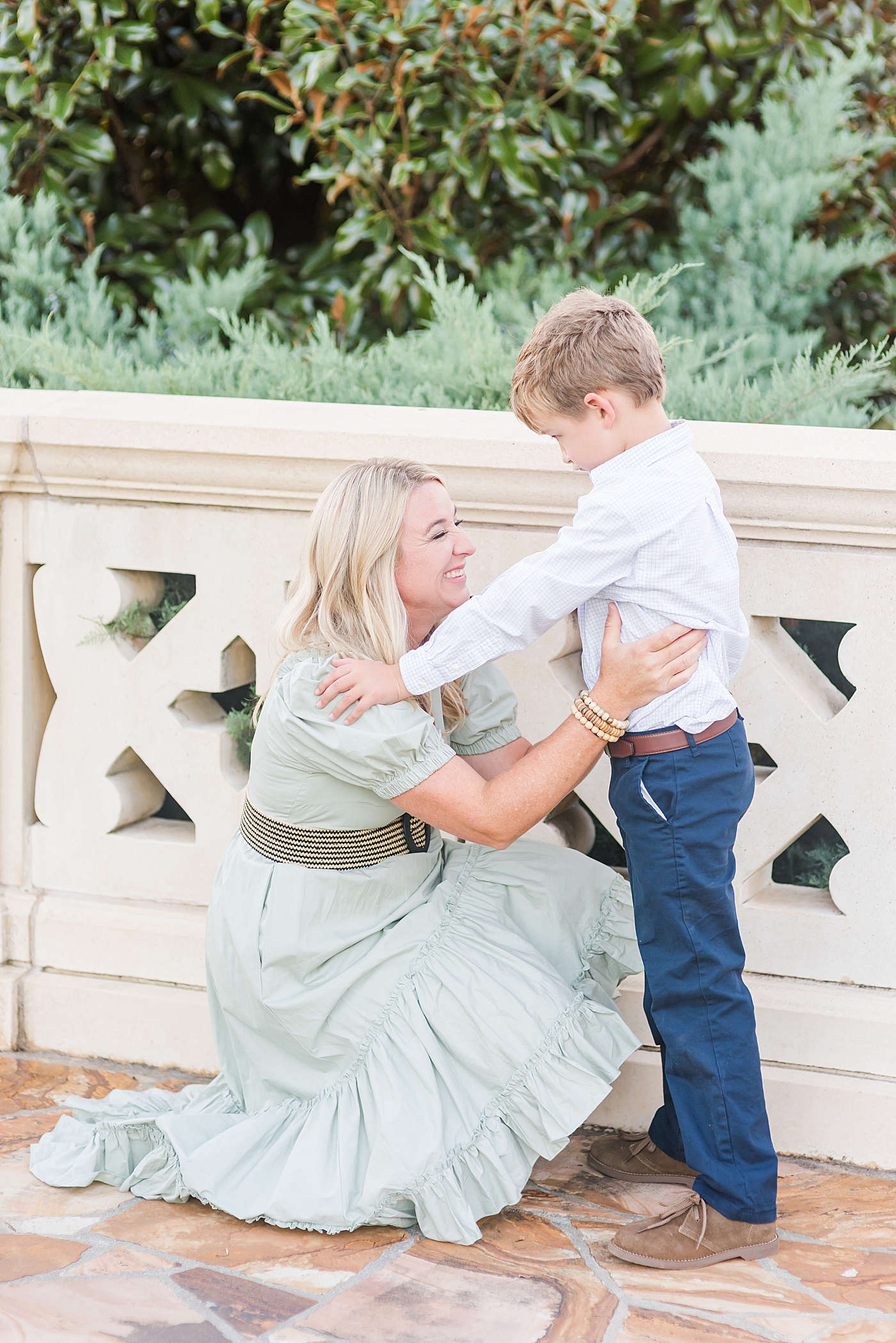 Mom talking to little boy son in the park | Photo by Anna Wisjo Photography