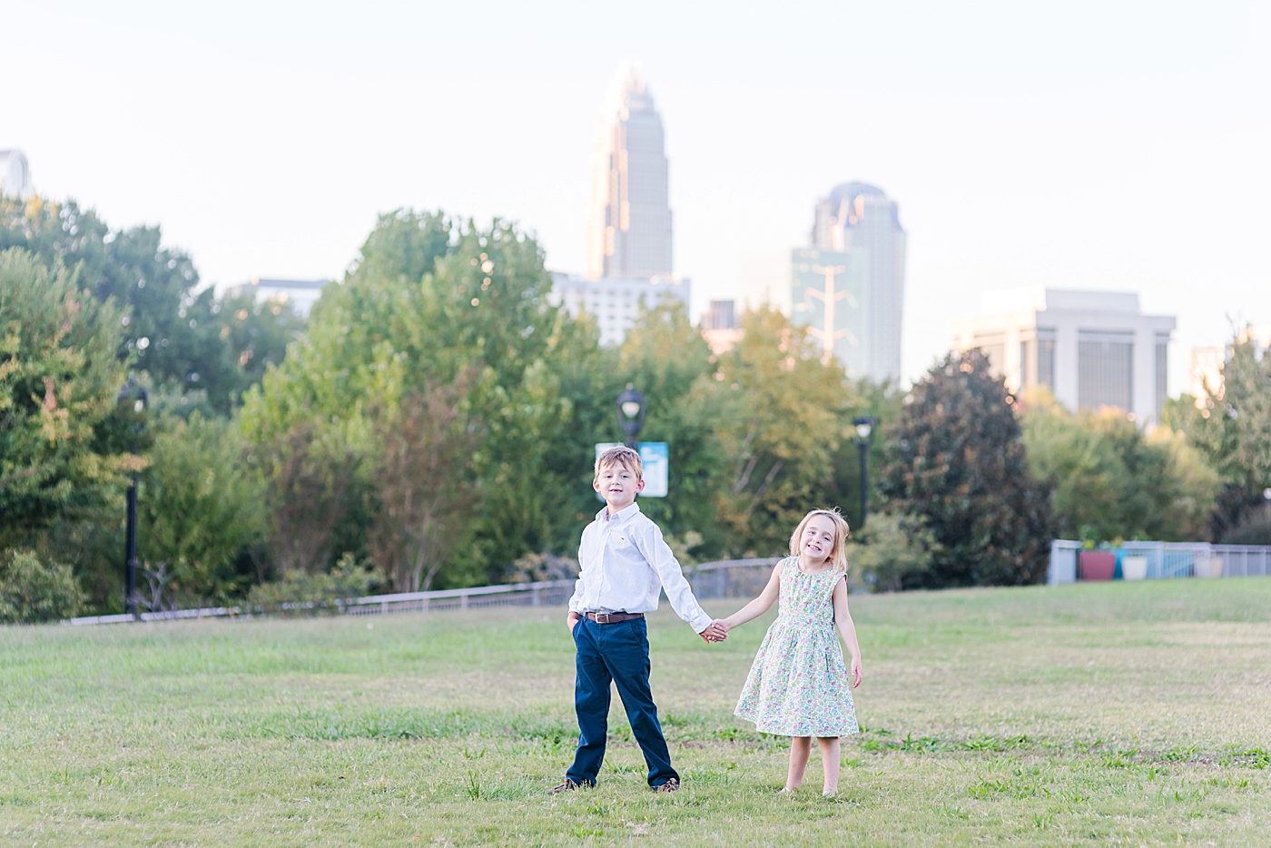 Brother and sister holding hands in the park | Photo by Anna Wisjo Photography