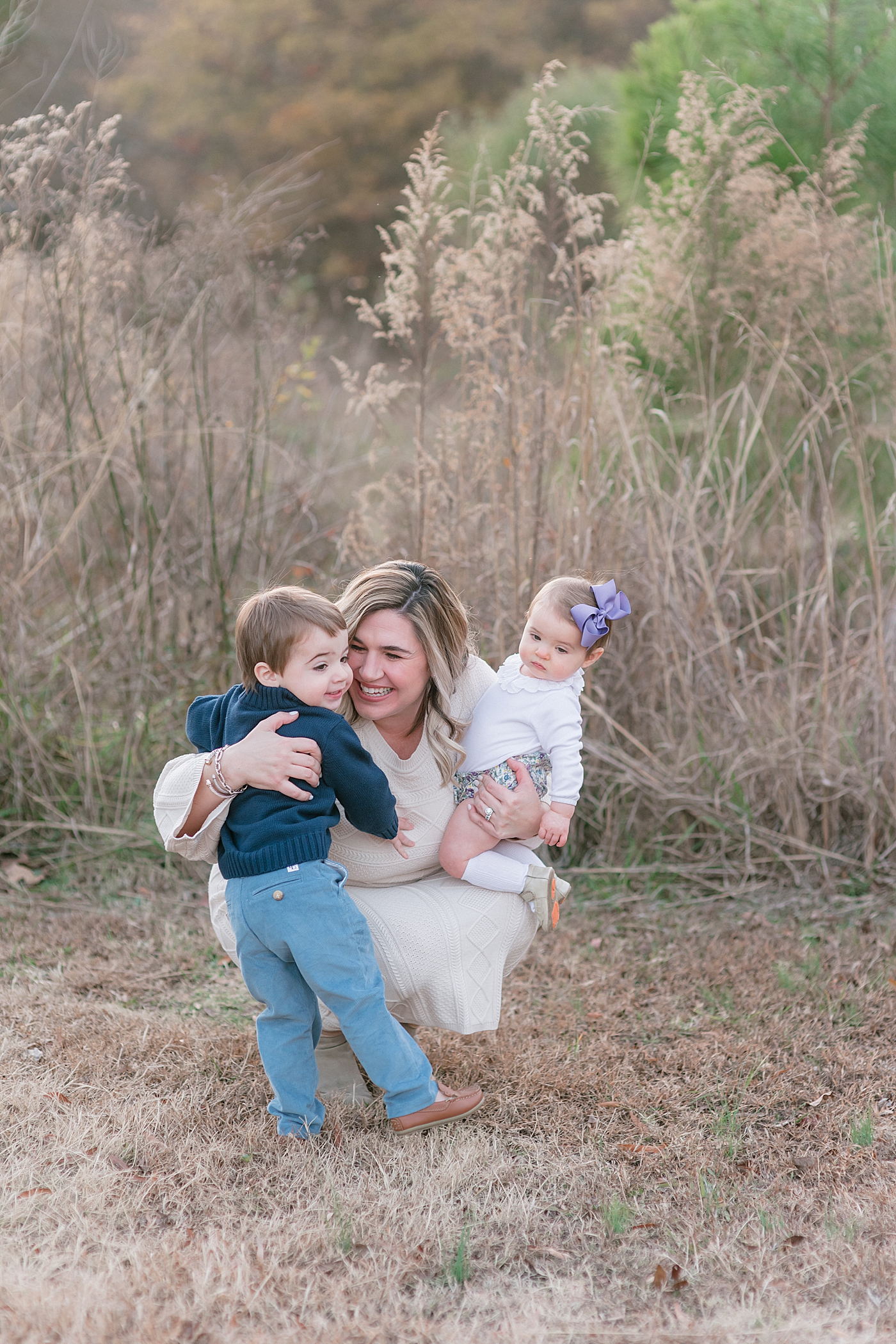 Mom snuggling with her little ones during Milestone Session at Marvin Efird Park | Photo by Anna Wisjo Photography 