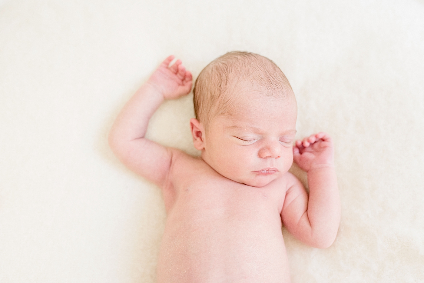 Sleeping newborn baby | Photo by North Carolina Newborn Photographer Anna Wisjo 