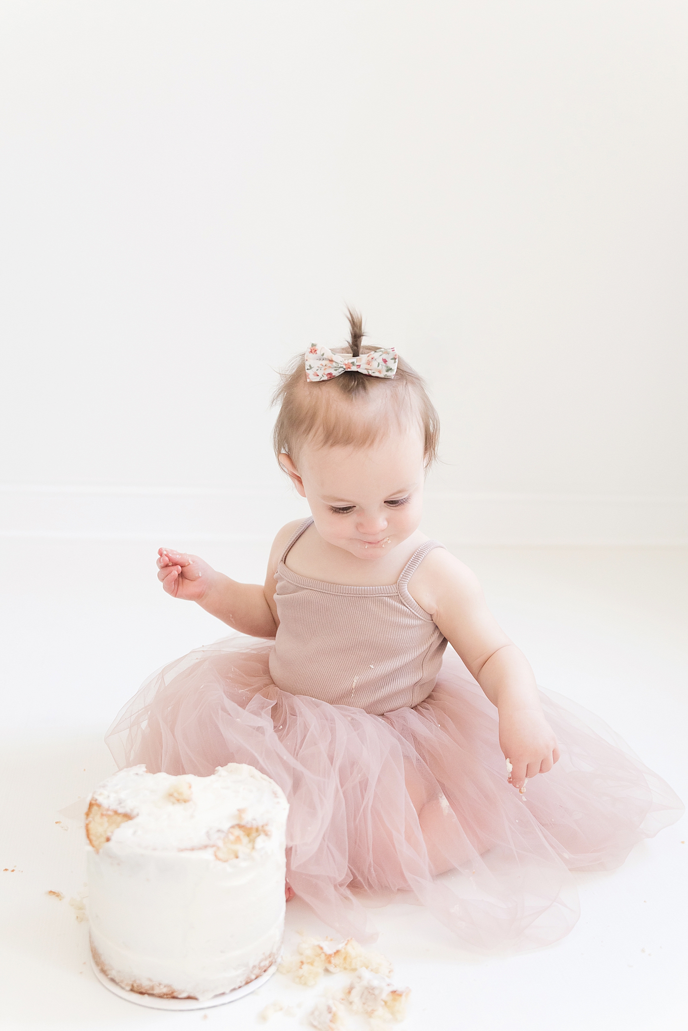 Baby girl in pink tutu with smash cake | Baby photographer in Charlotte Anna Wisjo