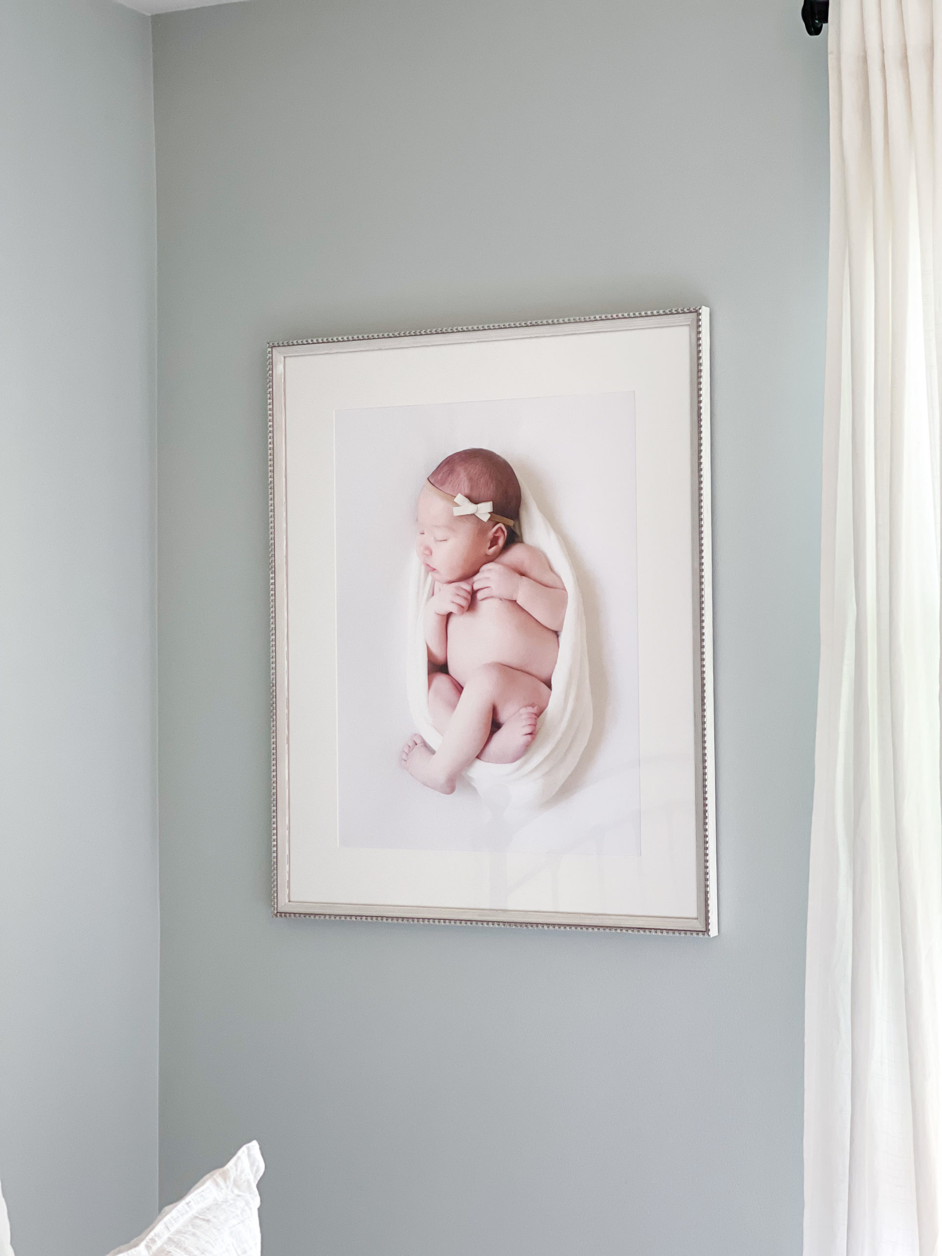 Image of a newborn baby framed on the wall | Photo by Anna Wisjo Photography 