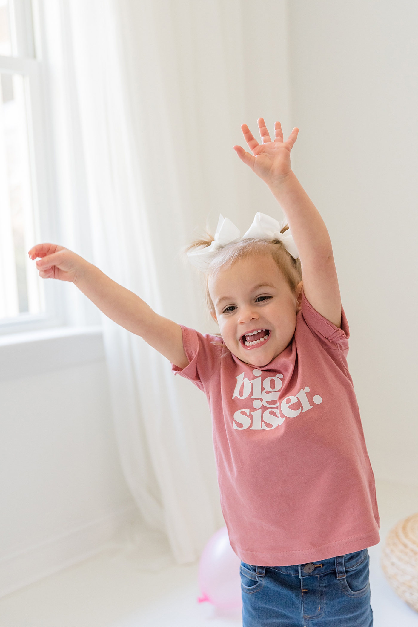 Little girl in a pink shirt playing in the studio | Photo by Charlotte Milestone Photographer Anna Wisjo Photography